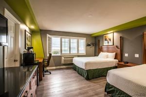 Queen Room with Two Queen Beds room in SeaScape Inn - A FairBridge Hotel