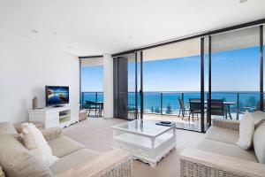Ambience on Burleigh Beach