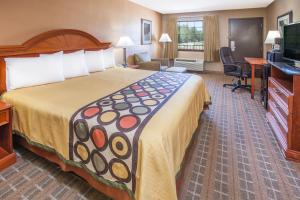 King Room - Smoking  room in Super 8 by Wyndham Clinton