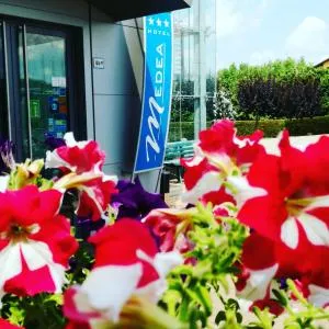 Hotel Medea - 格林扎内卡武尔