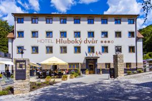 3 star hotel Wellness Hotel Hluboký Dvůr Hrubá Voda Cehia