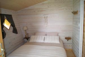 B&B / Chambres d'hotes Les Cabanes de Gros Bois : photos des chambres