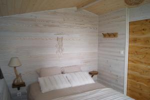 B&B / Chambres d'hotes Les Cabanes de Gros Bois : photos des chambres