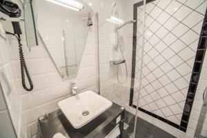 Hotels Jehan De Beauce - Les Collectionneurs : photos des chambres