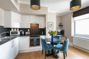 Veeve Sophisticated Soho Apartment London Deals - 
