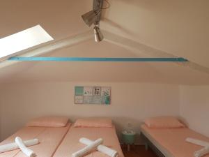 Basic Triple Room with Shared Bathroom room in B&B Casa mia