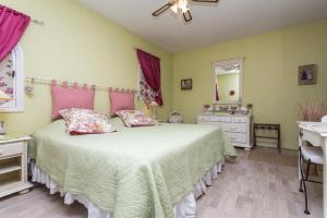 B&B / Chambres d'hotes Mas Du Roc Bed & Breakfast : photos des chambres