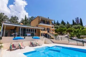 Ipsos Pool Apartments, Elena & Maria by Konnect - Іпсос