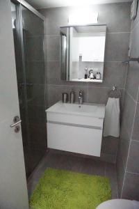 Lazuli Sea View-Beachfront Ap 405