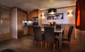 4-Bedroom Apartment (8 Persons) room in Chalet des Neiges Hermine
