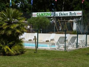 Campings Camping Les Chenes Verts : photos des chambres
