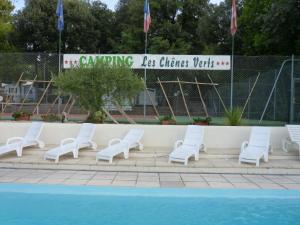 Campings Camping Les Chenes Verts : photos des chambres