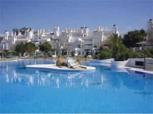 ESTUDIO EN ZAHARA piscina y acceso a playa