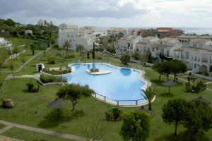 ESTUDIO EN ZAHARA piscina y acceso a playa