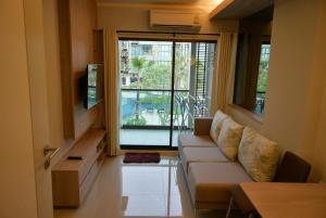 LPN Cha-am Beachfront Wifi 10 meters to beach 1BR ติดทะเล