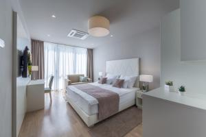 Apartments & Rooms Preelook