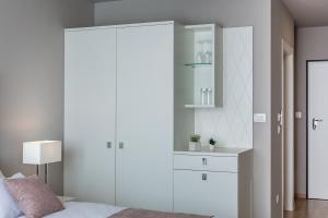 Apartments & Rooms Preelook