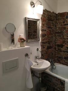 House Apartmentshumpolec + Garden