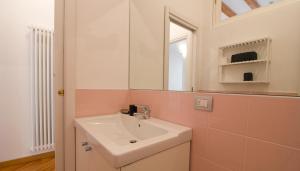 One-Bedroom Apartment room in Italianway-Lambro