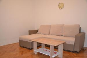 PAKOŠTANE, SPACIOUS AP 6+2 