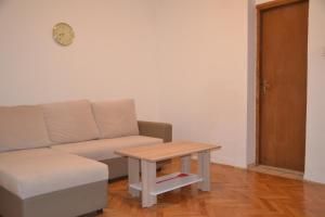 PAKOŠTANE, SPACIOUS AP 6+2