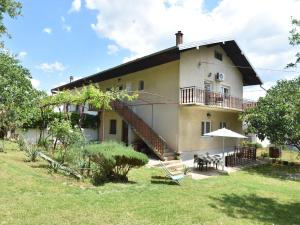 Modern Apartment in Knin with Garden