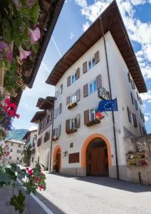 费拉里加尼卡斯特酒店 - 圣米凯莱亚拉迪杰