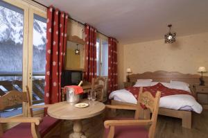 Hotels Les Agneaux : photos des chambres