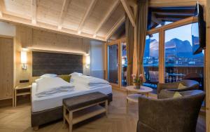 Junior Suite with Mountain View