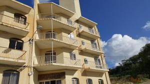 Three-Bedroom Apartment room in Kaccatur Flats