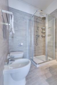 Double Room with Side Sea View room in Hotel Garni' Serena