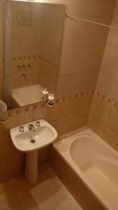 Depto calle 18 - soleado y con balcon