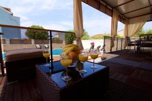 Tomica Apartments with Pool