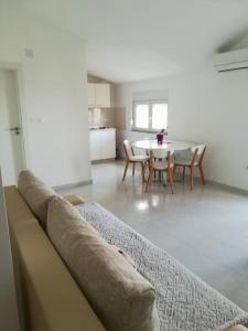 Apartments with a parking space Poljica, Zadar - 13289