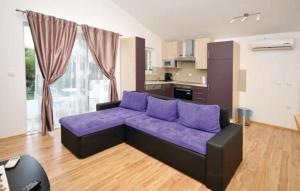 One-Bedroom Apartment with Balcony and Sea View room in Apartments with a parking space Marina Trogir - 13613
