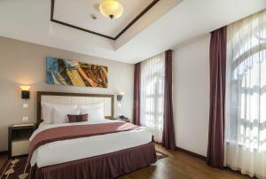 Junior Suite with Free WiFi room in Epoque Hotel - Relais & Chateaux
