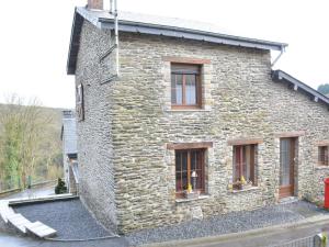 Cosy Holiday Home in Vresse-sur-Semois with Fireplace