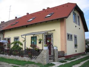 Apartma Pleiveisz Apartman S&aacute;rv&aacute;r Madžarska