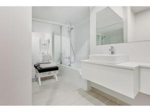 Family Room (2 Adults + 1 Child) room in Hotel Cristal Marinha