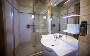 Hotels Le Loup Blanc : photos des chambres