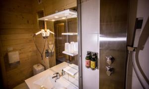 Hotels Le Loup Blanc : photos des chambres