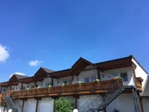 谢瑞尔乡村旅馆 - 希尔兴巴赫