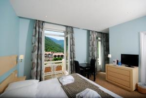 Hotels Golf Hotel : Chambre Triple Supérieure