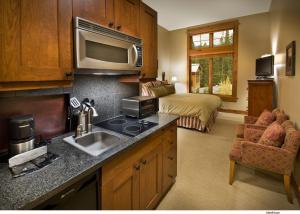Junior Studio room in East West Hospitality at Tahoe