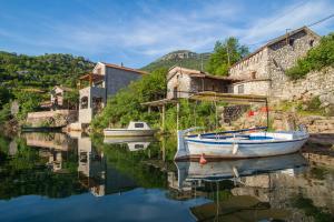 "Paradise Lake House" at National Park Skadar Lake