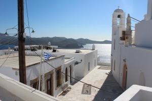 Studios Betty Milos Greece