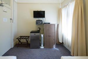 Twin Room with Shared Bathroom room in Neutral Bay Lodge
