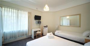 Family Room with Shared Bathroom room in Neutral Bay Lodge