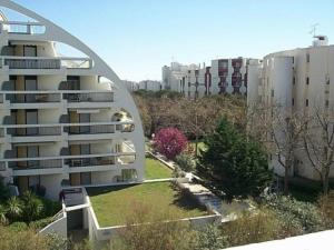 Studio Cabine Moderne Proche Plage avec Loggia et Parking Privé - FR-1-328-112
