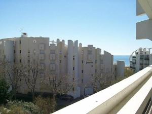 Studio Cabine Moderne Proche Plage avec Loggia et Parking Privé - FR-1-328-112